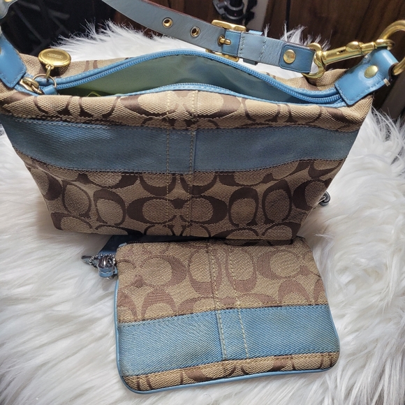 Coach mini purse/ wristlet - Picture 4 of 8